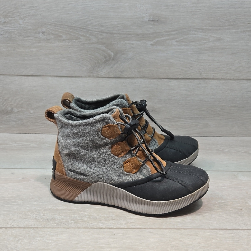 Sorel Kids BigGirl Out And About Ankle  Waterproof Duck Boot Sneakers Shoes Sz 4